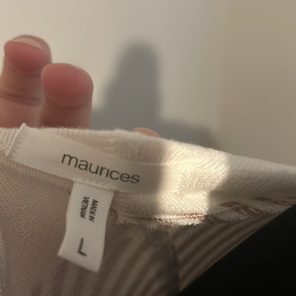 NWOT Maurice’s large long sleeve   F - Picture 5 of 7